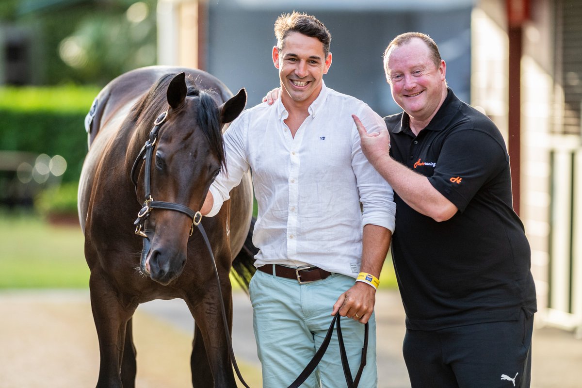 mmsnippets's tweet image. No one is looking too "Furious" here! 
Breeder @billyslater and co-trainer Wayne @HawkesRacing with today's Sandown winner Furious - on the day he sold at the Gold Coast! 
Congratulations to all connections of the son of Redoute's Choice!
#ClassOf2021