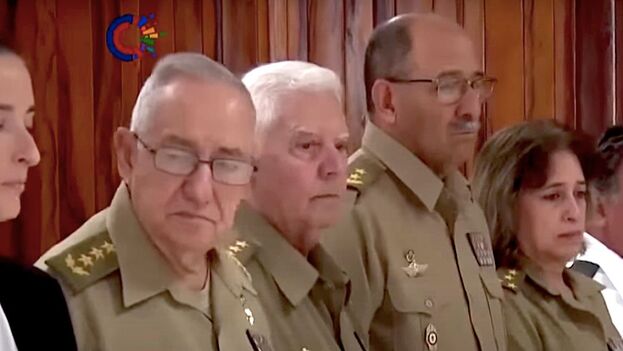 14ymedio's tweet photo. Los #emigrados han enviado 52.000 millones de dólares en #remesas a #Cuba en los últimos 30 años https://t.co/UrN3O9vCaX

👉🏼Un informe de Cuba Siglo 21 responsabiliza a #Gaesa de "socavar" la economía cubana y cercenar el crecimiento del sector privado https://t.co/uzKnAyX4Vi