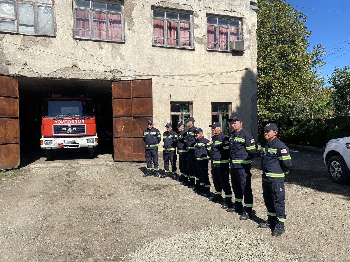 AustriaInGe's tweet photo. Visiting #Khobi to check out for the firefighting car donated by @unserlandtirol in the framework of its LoI with #Samegrelo-Zemo Svaneti.
Good to see so dedicated people in the EMSโs firefighting unit. Thank you so much for serving your country and its population! https://t.co/2FRuX1jKOb