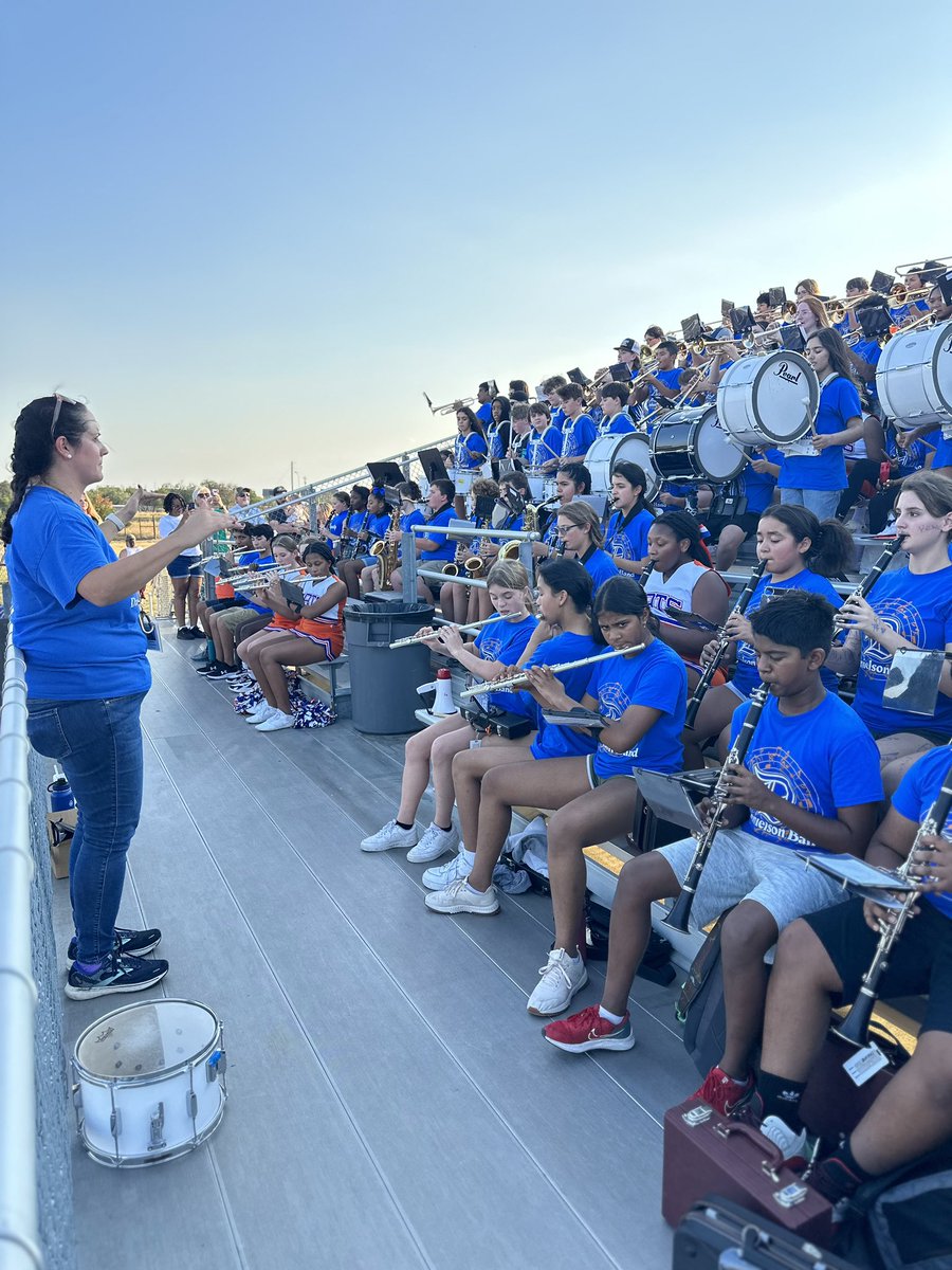 DanielsonMiddle's tweet photo. Welcome to Danielson. It was a great night to be a Bearkat! #LiveSDMS https://t.co/AScHLWD2yS