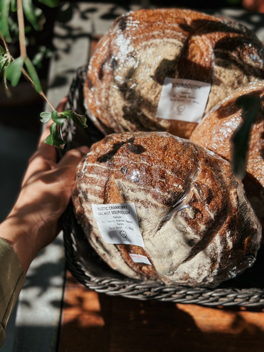 tedboybakery's tweet image. ❤️ Sourdough for a sweet picnic at the park! 
That will be on my checklist for this weekend activities ❤️‍🔥
 #tedboy #sourdough #picnic #playground