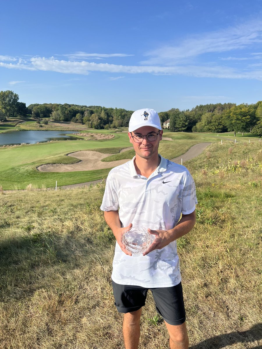 UIU_Golf's tweet photo. Congrats to @TateCarlson99 for winning the CSP/MSU Fall Brawl @TroyBurneGC with a score of -1! #FeathersUp @GLVCsports @NCAADII @UIUPeacocks #proudcoach https://t.co/7zYEZHi8zZ