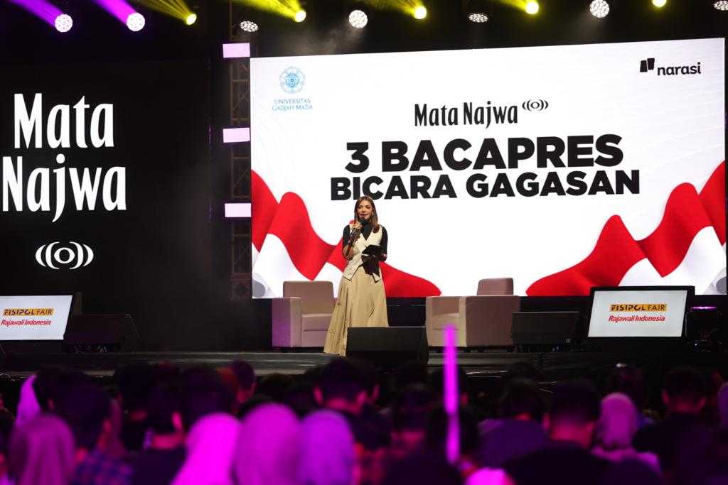 UGMYogyakarta's tweet photo. Jalankan Pendidikan Politik di Kampus, UGM Hadirkan Tiga Bacapres untuk Memaparkan Gagasan: Universitas Gadjah Mada berkolaborasi dengan Narasi menghadirkan tiga Bakal Calon Presiden dalam Mata Najwa on Stage bertajuk “Bacapres Bicara Gagasan”, Selasa (19/9) di Grha Sabha Pramana UGM. Anies Baswedan, Ganjar Pranowo, serta Prabowo Subianto bergantian memaparkan gagasan yang mencakup berbagai topik aktual serta menjawab pertanyaan dari sivitas UGM.

https://t.co/MsGgDkUE2A