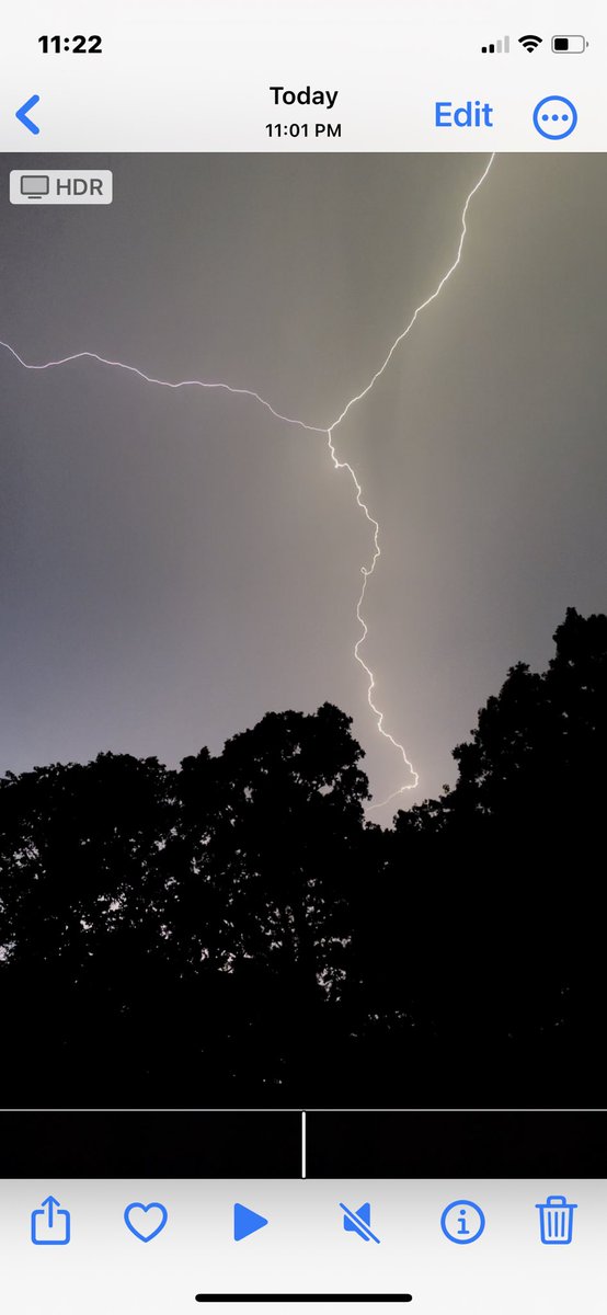 AngelaDBruce's tweet photo. Lighting-East Tx, looking north. @TxStormChasers @wfaaweather https://t.co/h1Fp3i2uZa