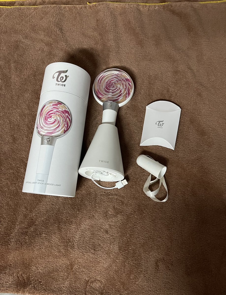 kkoy62's tweet photo. 🍭ปล่อยแท่งไฟทไวซ์เวอร์1 candybong 
📍ซื้อมาไม่เคยใช้ 
📍กล่อง สาย ครบ
📍750 ส่งฟรี 
📌ตำหนิรอยตามรูปไม่มีผลต่อการใช้งาน
#ทไว้2023 #TWICE_5TH_WORLD_TOUR_BANGKOK
#วันซ์สายเปย์ #ตลาดนัดทไวซ์ #ตลาดนัดวันซ์  #TWICE_5TH_WORLD_TOUR https://t.co/cu7ROlcJxt
