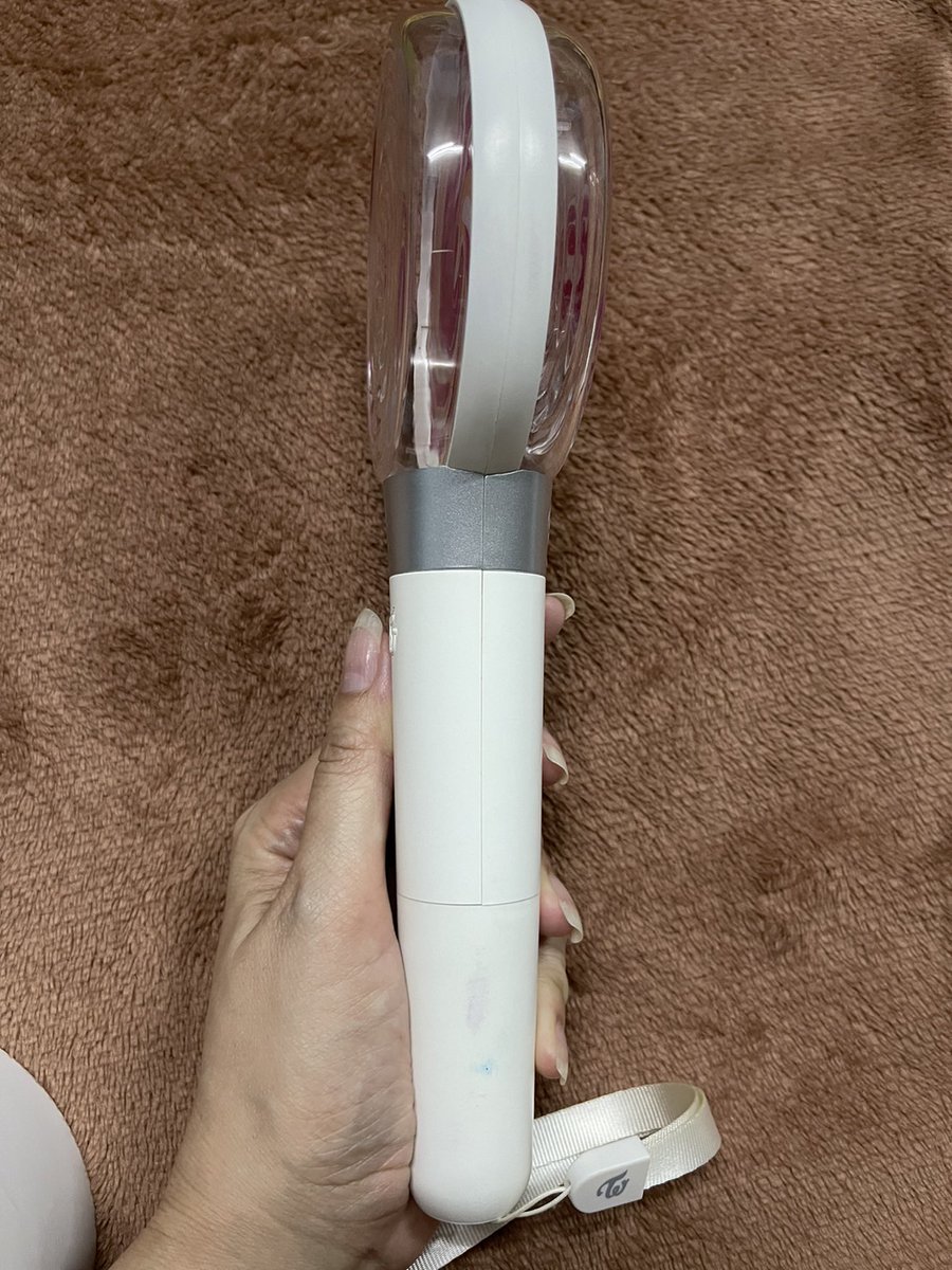 kkoy62's tweet photo. 🍭ปล่อยแท่งไฟทไวซ์เวอร์1 candybong 
📍ซื้อมาไม่เคยใช้ 
📍กล่อง สาย ครบ
📍750 ส่งฟรี 
📌ตำหนิรอยตามรูปไม่มีผลต่อการใช้งาน
#ทไว้2023 #TWICE_5TH_WORLD_TOUR_BANGKOK
#วันซ์สายเปย์ #ตลาดนัดทไวซ์ #ตลาดนัดวันซ์  #TWICE_5TH_WORLD_TOUR https://t.co/cu7ROlcJxt