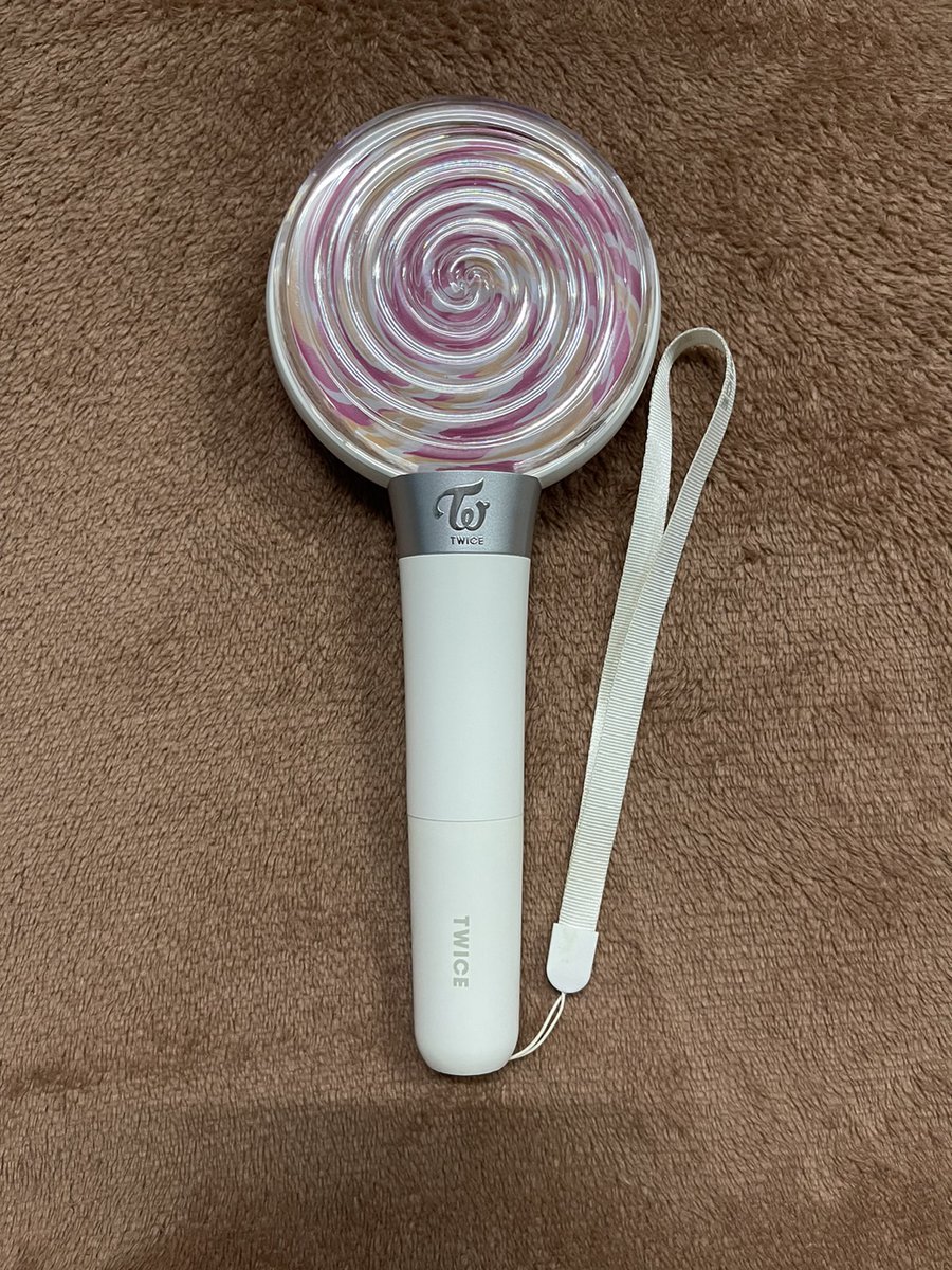 kkoy62's tweet photo. 🍭ปล่อยแท่งไฟทไวซ์เวอร์1 candybong 
📍ซื้อมาไม่เคยใช้ 
📍กล่อง สาย ครบ
📍750 ส่งฟรี 
📌ตำหนิรอยตามรูปไม่มีผลต่อการใช้งาน
#ทไว้2023 #TWICE_5TH_WORLD_TOUR_BANGKOK
#วันซ์สายเปย์ #ตลาดนัดทไวซ์ #ตลาดนัดวันซ์  #TWICE_5TH_WORLD_TOUR https://t.co/cu7ROlcJxt