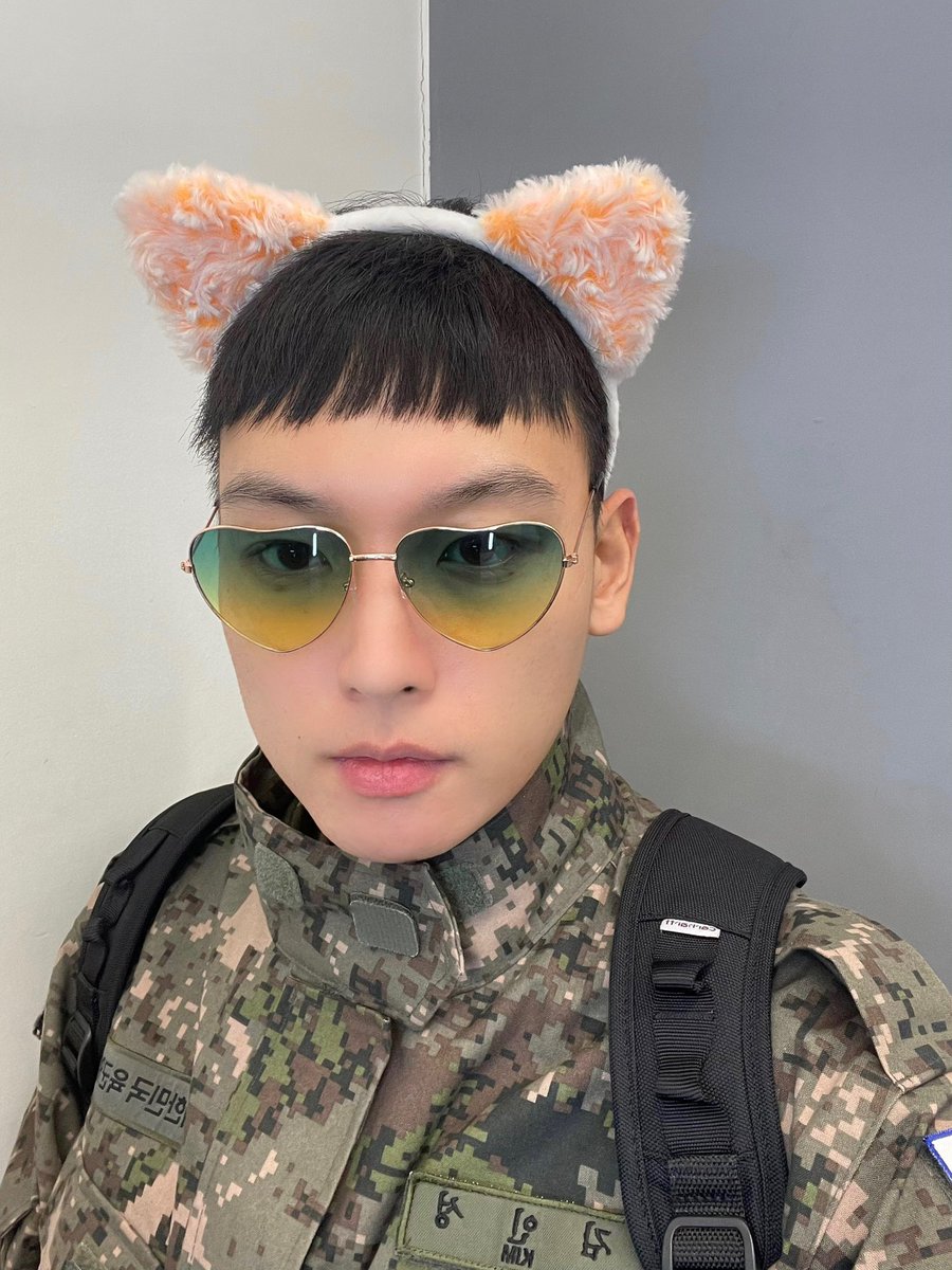 dlwodbstkfkdgo's tweet photo. 이렇게 들어가서                이렇게 나오는 게 가능하냐고 https://t.co/W1xx39Shvo
