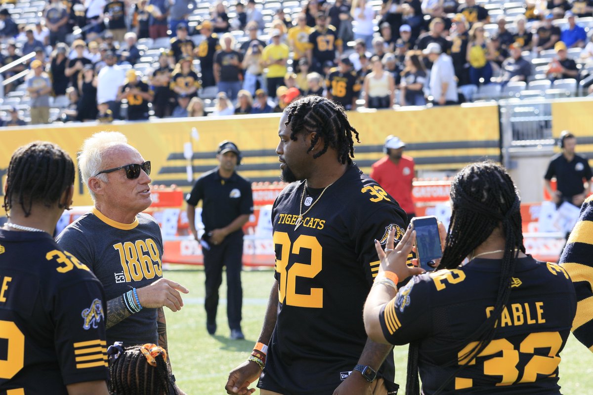 BobButrym's tweet photo. @Jeff_Reinebold @Ticats Indeed, @CJ_Gable back in the #DonutBox was a cool thing to see.... family interact with thee 😎
And next to show, greetings from Coach O! https://t.co/LZpV6zw1OM