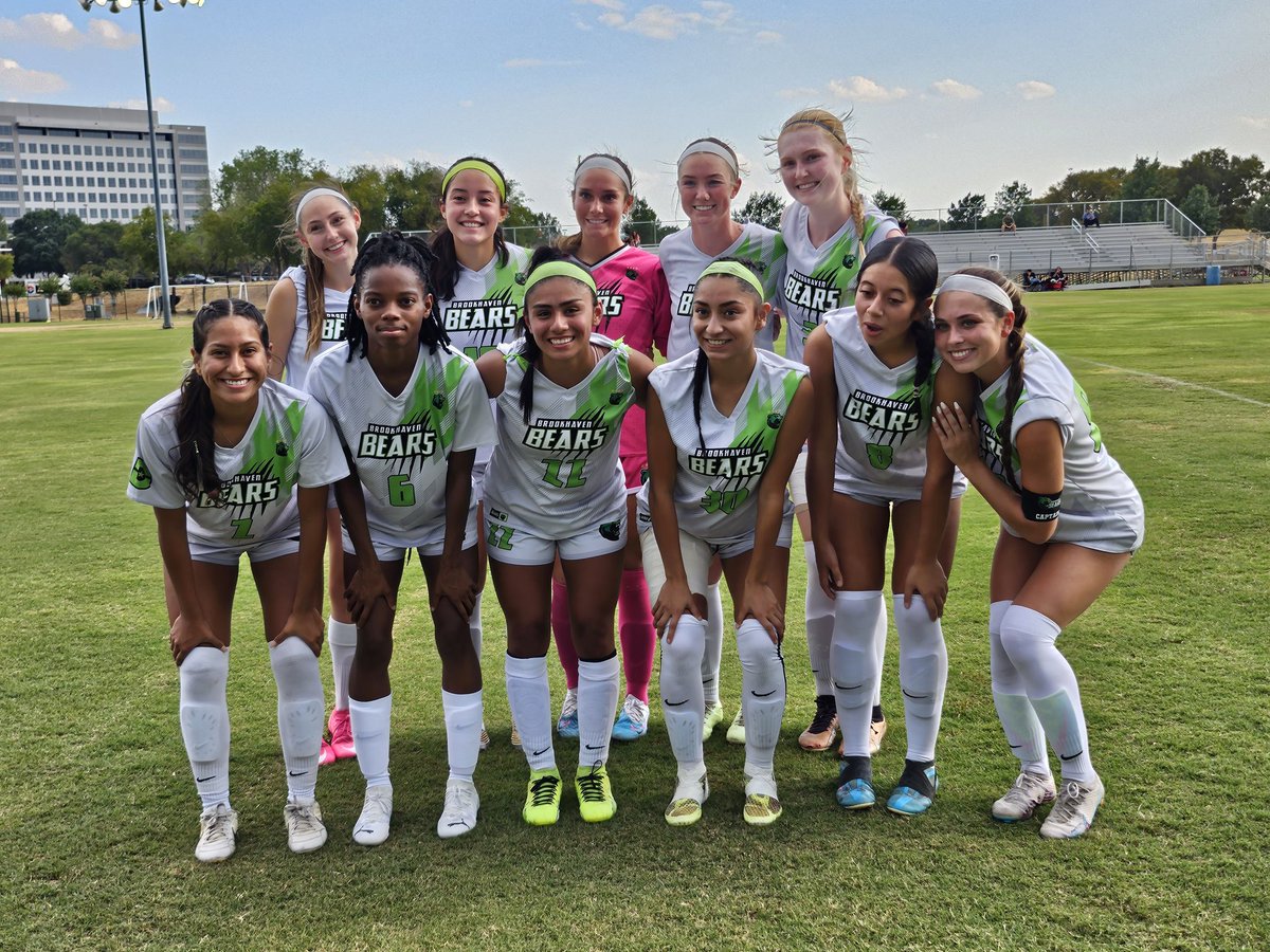Tonight wasn't the prettiest game, and we had a 2-hour⚡️delay! But goals from <a href="/graciee_murii/">Gracie N Murillo</a> &amp; <a href="/yvettearmenta9/">yvette armenta</a> secured a 2-0 win! The assists were provided by Meah Perez &amp; <a href="/baileycclark_/">Bailey Clark</a> respectively 🤝🏾 Next up, Mountain View away on Friday. #LadyBears 🐻⚽️💚