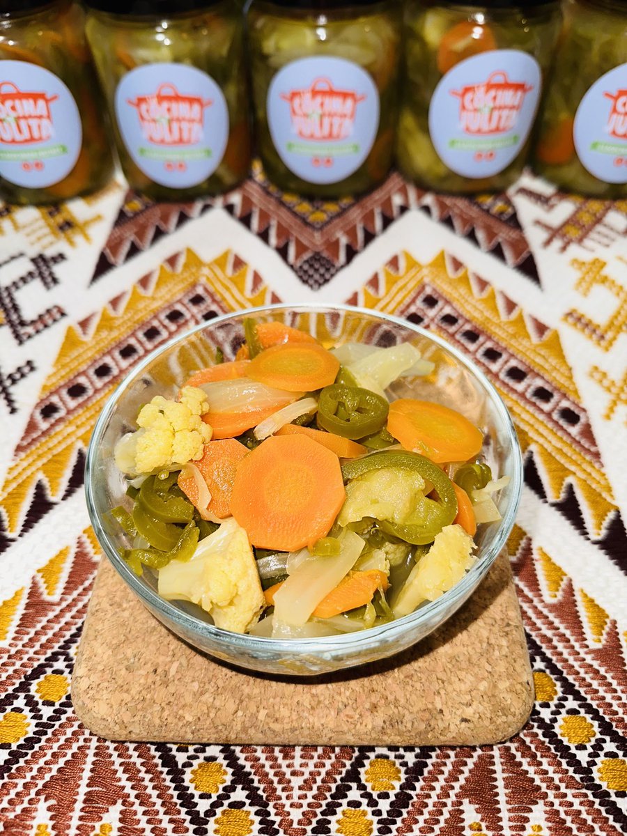 Buenas noches, tengo disponible 
Salsa de chiltepe Q38.00 y delicioso Escabeche Q38.00

Frascos de 16 onzas 
Envío a domicilio 🚚 el costo de envío depende del sector, estoy a la orden 🫡 pueden hacer sus pedidos al 5955-2840, por
Mensaje aquí en Twitter o en mi cuenta