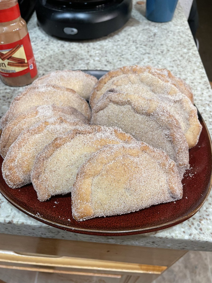 _brittromero's tweet photo. Made my Empanadas de Cajeta 💯🔥 https://t.co/KcdxIhD5kY