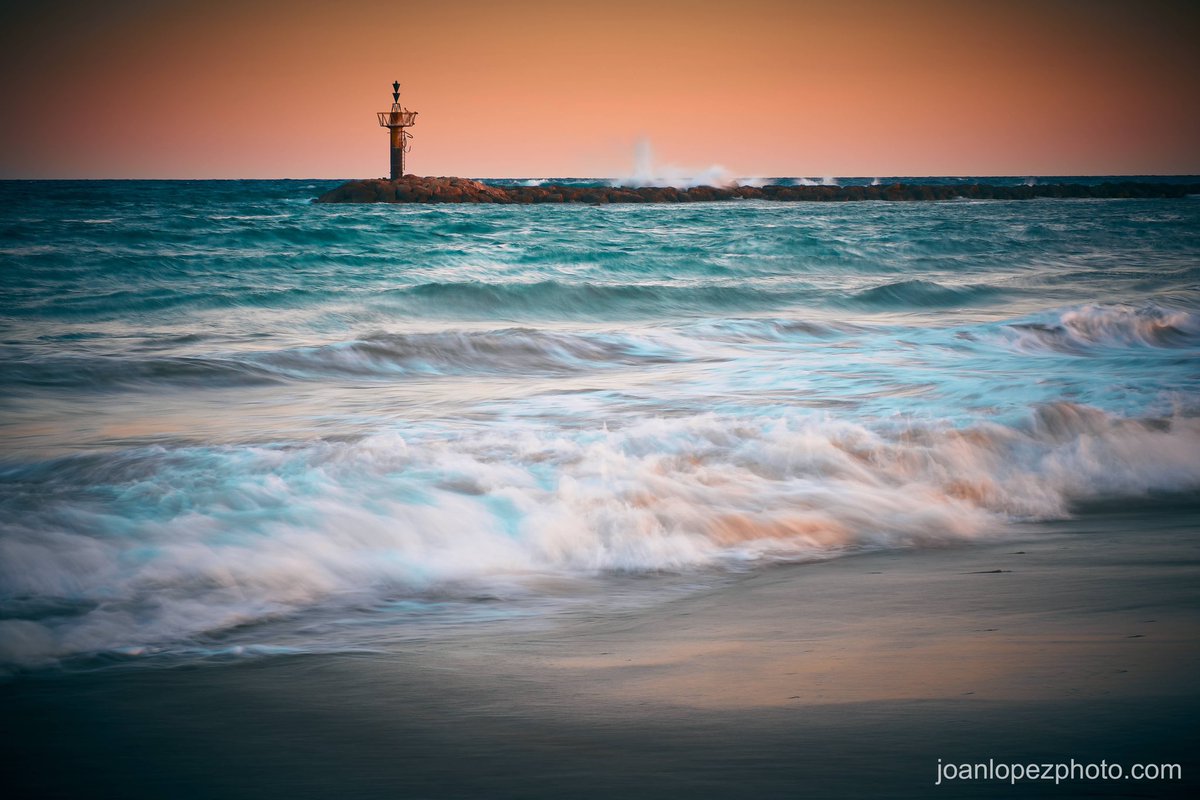 Prancing #waves

📸 Fujifilm X-T4

📷 Fujinon XF 16-55mm F2.8 R LM WR

⚙️ Distance 55.0 mm - ISO 80 - f/22.0 - Shutter 0.3

#altafulla #tamarit #breakwater #rocks #beach #sand #sea #seascape #seascapephotography #seawaves #seashore #shoreline #shore #mediterranean #landscape…