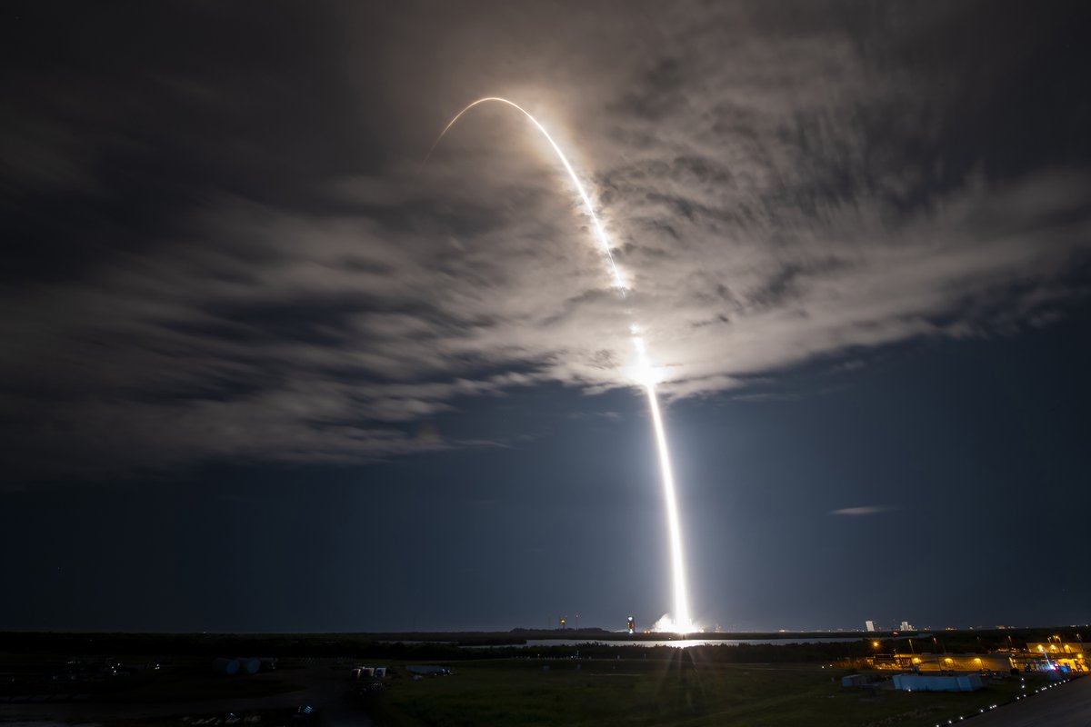 SpaceX's tweet image. Falcon 9 launches 22 @Starlink satellites to orbit from Florida