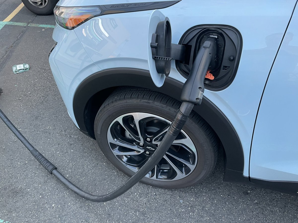 GreenOnRamp's tweet photo. @RateYourCharge Beautiful sunset at @TacomaMall but only 1:3 chance of charging and needed to go to 🛸 Jupiter this past weekend. https://t.co/AL1pudKfvd