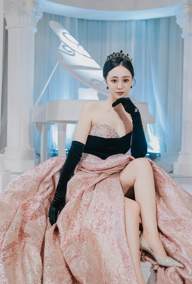 xiaoyi960429's tweet photo. 老公们要的婚纱返场~老公们是喜欢海边，婚床，沙发还是现场呀~
#人妻 #人妻很飢渴 #已婚 #婚纱 #绿帽老公 #绿帽 #精液 https://t.co/s1O73hQy1c