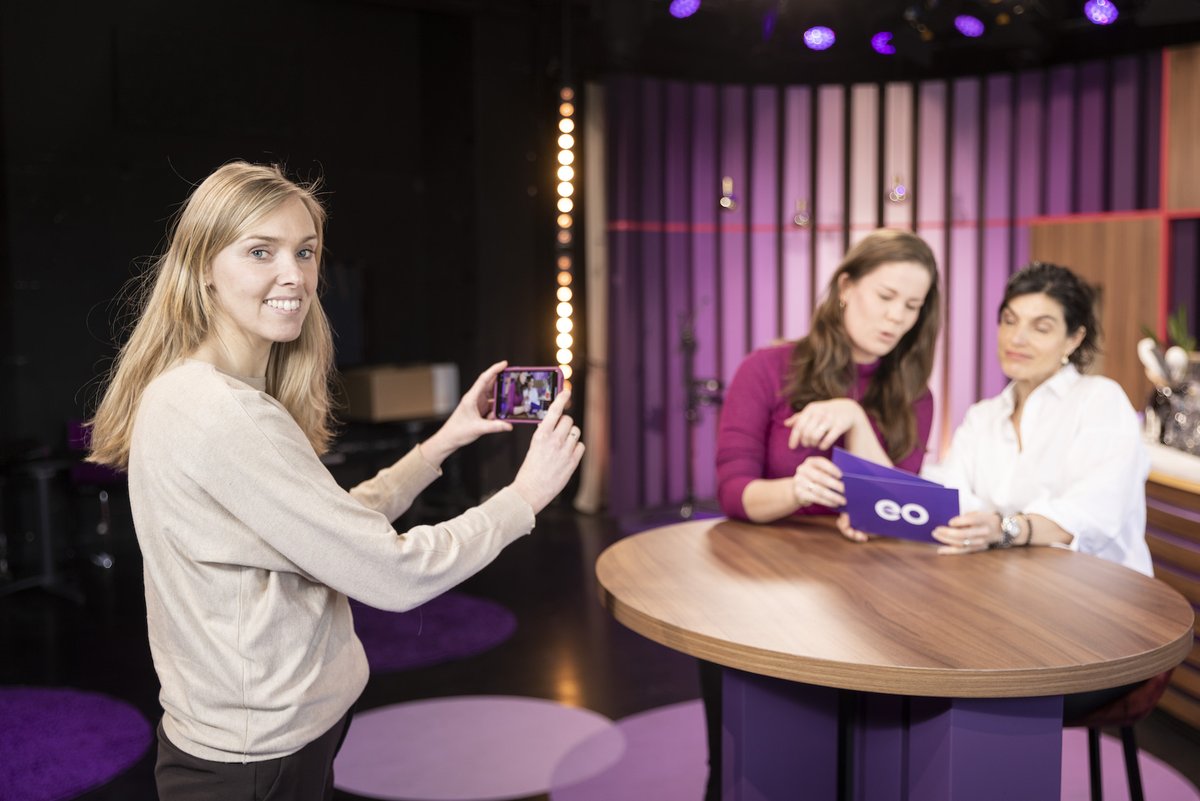 EOvacatures's tweet photo. Ons #themateam Vieren en Herdenken maakt #programma’s zoals Blauw Bloed, Keti Koti, Geboeid en de Joodse Raad. Wil jij jouw #creativiteit inzetten om voor dit thema #content te maken voor verschillende #platformen? 
https://t.co/mHq9q4SSyj https://t.co/AlxzRNkFZR