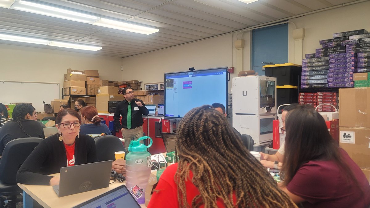 DrSharisaChan's tweet photo. Great collaboration with @MrDAlcala for @ComptonUnified around the amazing features that are available through @microbit_edu and the endless possibilities for standard alignment and computing for social good. The sky's the limit! #UNSDG #doyourbit #makingitrelevant https://t.co/bDT1WgnDVy