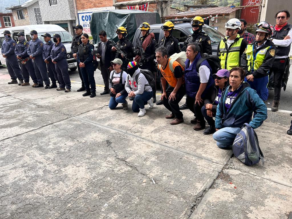 Fridaguerrera's tweet photo. #Día2Búsqueda #KarenEstefaniaDominguezFragoso Gracias @COBUPEM #ComisionDeBusquedaCdMX @Bomberos_CDMX #GrupoZorros de @SSC_CDMX @SS_Edomex #CelulaBúsquedaValleDeChalco #PoliciaGeneroHuixquilucan @FiscaliaCDMX Gracias a todos especialmente a #MiDoris Continuamos nuestra búsqueda. https://t.co/0gVWWziYto