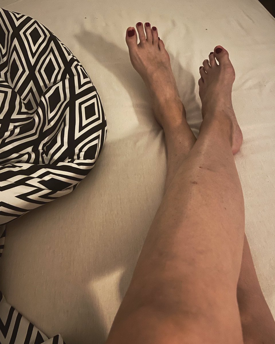 OpheliaSocks's tweet photo. Good morning!
How do you like my feet?
#feet #toe #barefoot https://t.co/xGvfjHYIka