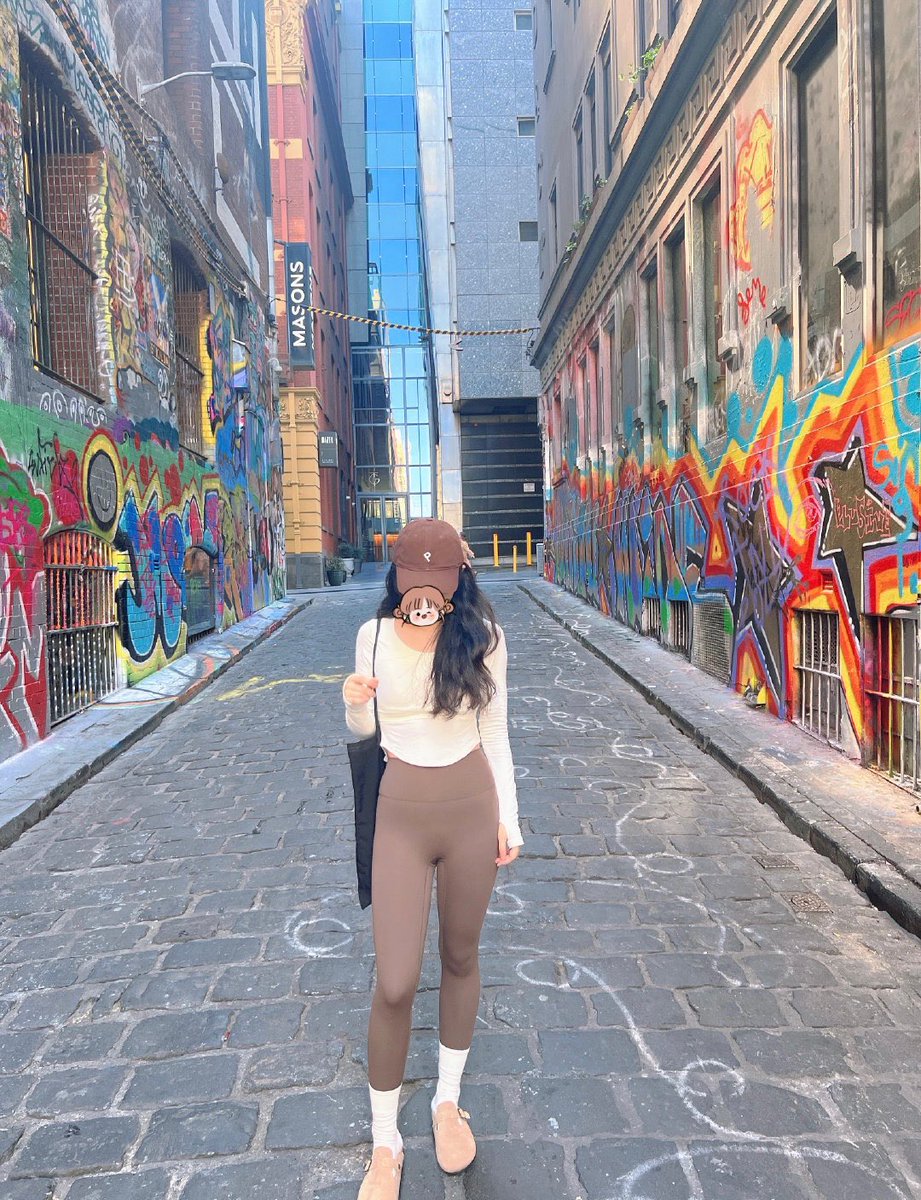 熬了一个通宵，一到酒店甩下行李就city walk。熟悉的感觉又回来了。 https://t.co/UP6Cs6RAHt