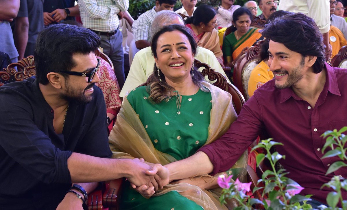 Blessed watching them both 😍❤️ 

@urstrulyMahesh @AlwaysRamCharan 🤝

#CelebratingANR100 #ANRLivesOn