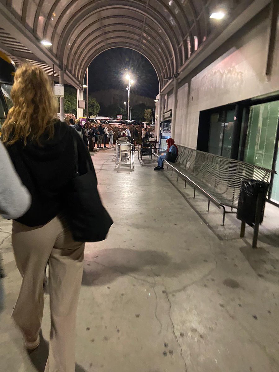 Qusn pensaves que ja no es podia fer pitjor, arriba el dimecres amb <a href="/monbusinfo/">Monbus</a>. Cues i més cues i cap reforç de busos de Vilafranca a BCN. L’alternativa? El tren, que va amb retard. Però què és això <a href="/territoricat/">Territori</a> i. <a href="/VilafrancaAj/">Ajuntament de Vilafranca del Penedès</a>?