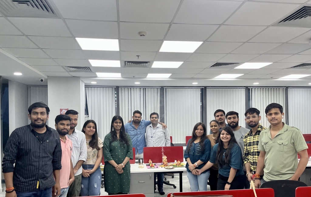 dazeworks's tweet photo. Embracing the divine wisdom of Lord Ganesh as we come together to celebrate corporate harmony and success this  Ganesh Chaturthi. May his blessing guide us all to prosperity. 

#ganeshchaturthi #dazeworksninjas #success #journey #celebration https://t.co/PNRDzLlJ0z