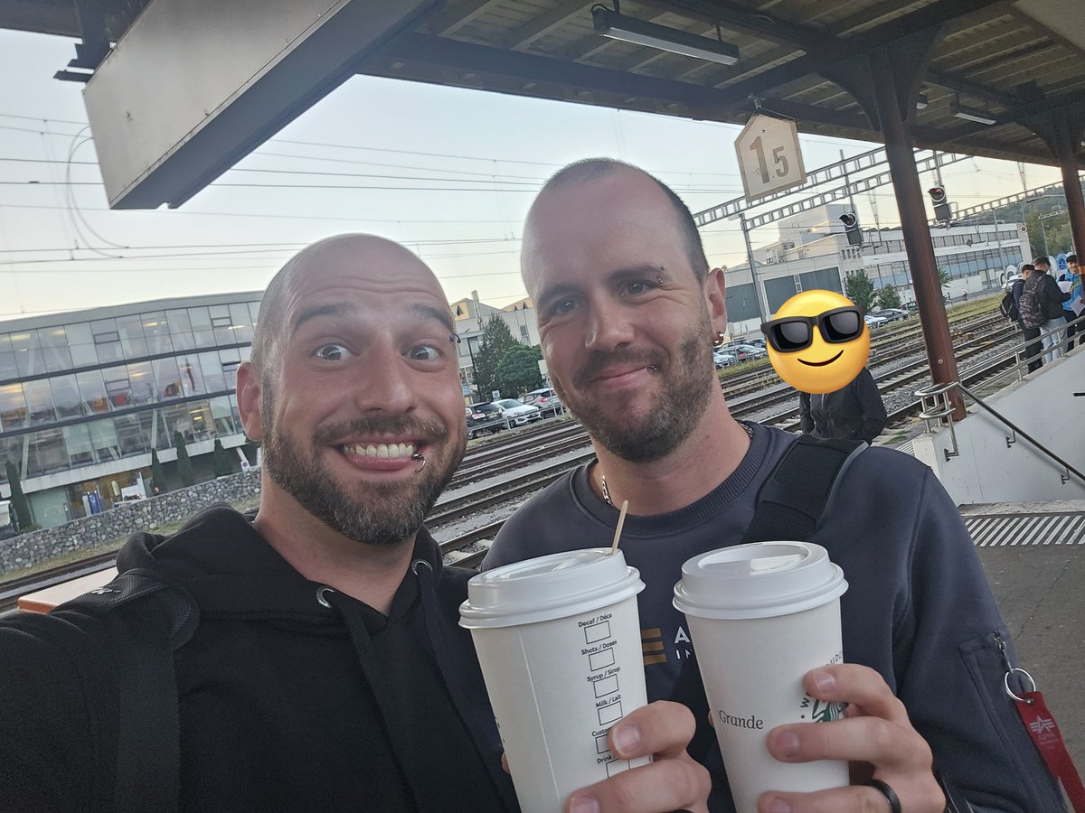 Guten Morgen aus Brugg 🙋🏼‍♂️

Heute geht es nach Biel zur gemeinsamen Ressortsitzung des @Lokpersonal 🙃 Mein Mann ist Ressortleiter Personenverkehr und ich Cargo für unsere Sektion <a href="/lpv_brugg/">LPV Sektion Brugg</a>.

Und wieder einmal liebe ich Cargo - da sind nicht so viele Menschen 🥴

#Gewerkschaft