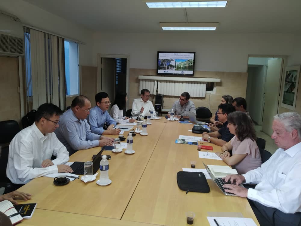 EmbacubaChina's tweet photo. 🇨🇺🇨🇳| @CIPICuba &amp; Shanghai Academy of Social Sciences held a Joint Seminar on Economic Development &amp; Deepening #China-#Cuba Relations.

Both parties signed a MoU &amp; exchanged on bilateral ties, correlation of political forces in #LAC &amp; links of China &amp; the Caribbean.

#CubaChina63 https://t.co/VKjJk0msx5