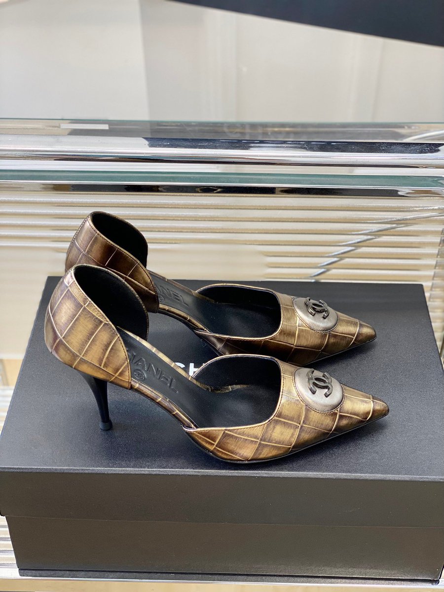 suredid2's tweet image. Chanel high heels
.
.
.
.
.
#chanel #chanelhighheels #chanelshoes #trendyhighheels #fashionstyle