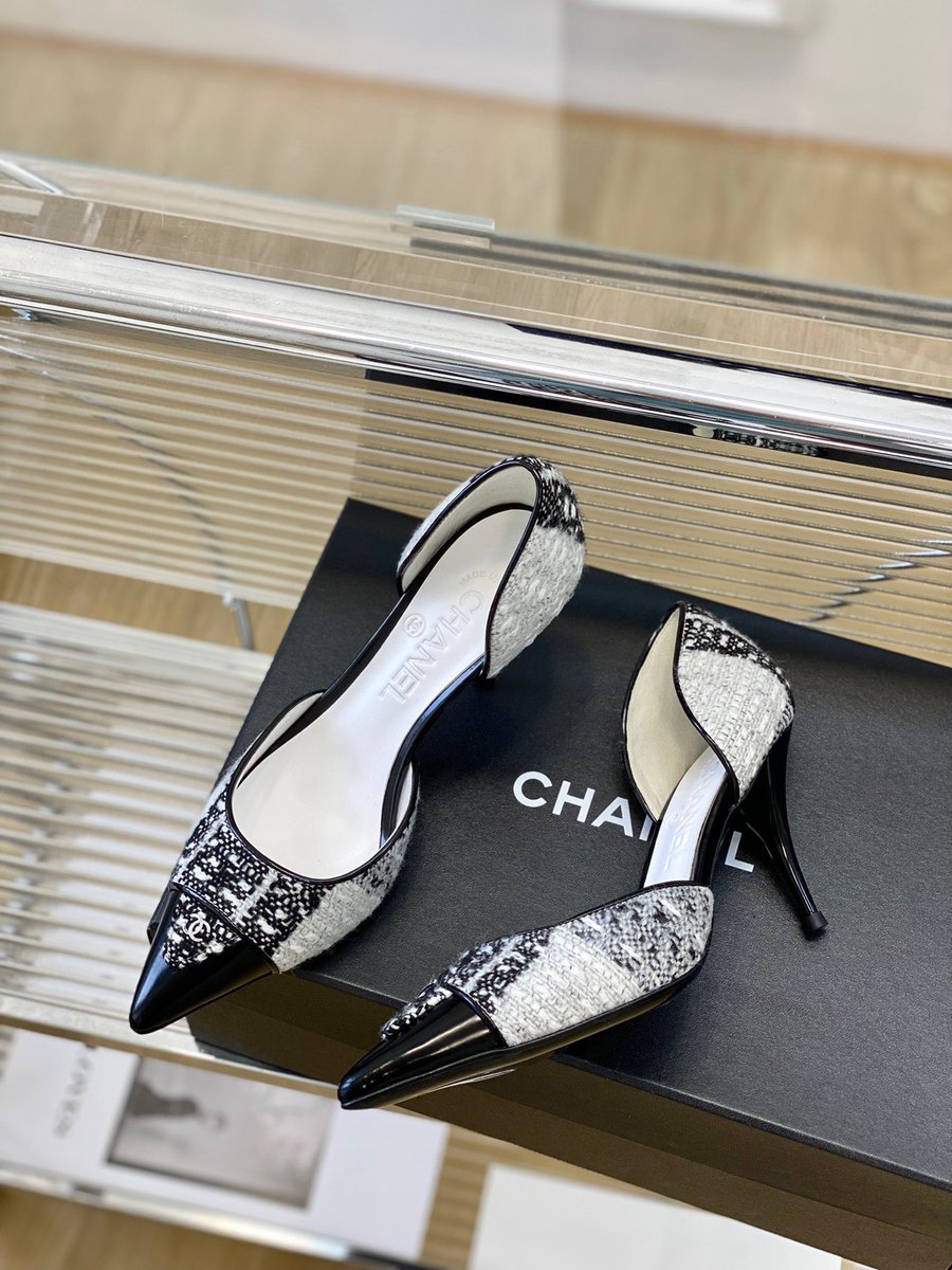 suredid2's tweet image. Chanel high heels
.
.
.
.
.
#chanel #chanelhighheels #chanelshoes #trendyhighheels #fashionstyle