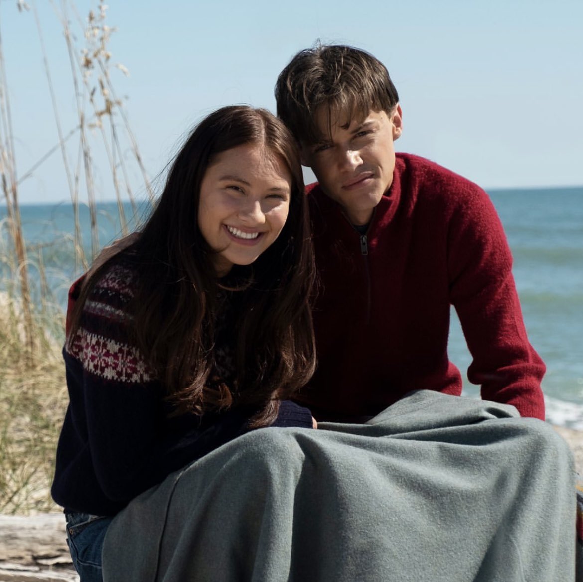 these pics being posted right next to each other has got to be the funniest thing the tsitp account has ever posted