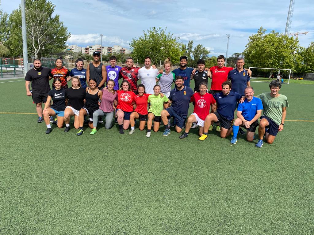 ArchillaCesar's tweet photo. #DesarrolloRugby  | @euskadirugby lanza su oferta formativa con cursos entrenadoras-es @worldrugby en colaboración @ENEEferugby que habilita a técnicos-as a dirigir equipos hasta menores de 18 años. 
50 técnicos de clubes Vascos formándose en Getxo durante todo el fin de semana. https://t.co/i4tKrqtuOG