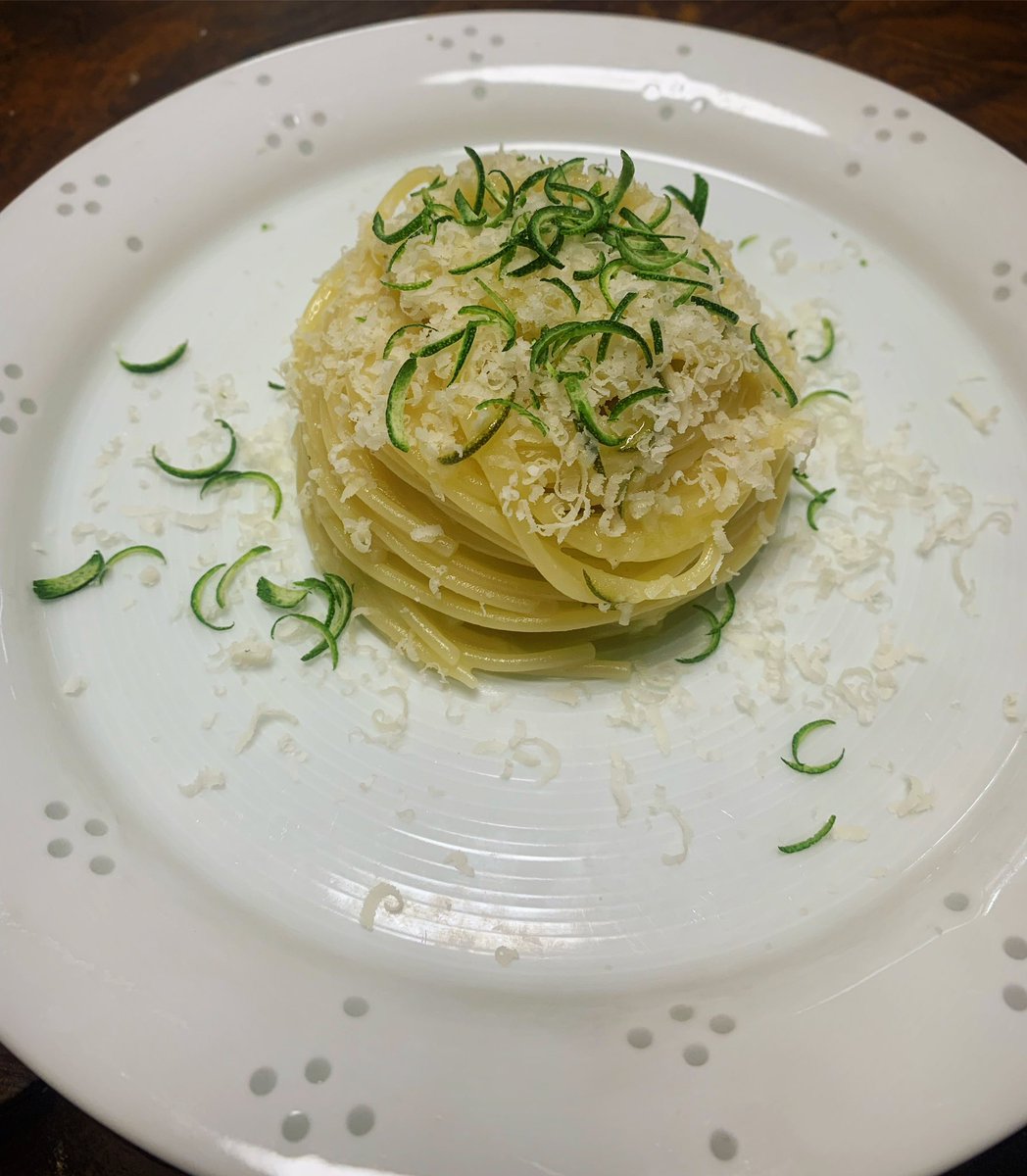 BALT1068712's tweet image. #本日のパスタ は

「シークワーサーとマヌカハニーのスパゲッティ🐝」

「パスタ・アル・リモーネ🍋」の
シークワーサー版です。

#シークワーサー
#shikuwasa 

#イタリアン
#pasta
#パスタ 
#おうちカフェ 
#おうちパスタ
#おうちごはん
#昼ごはん #昼食