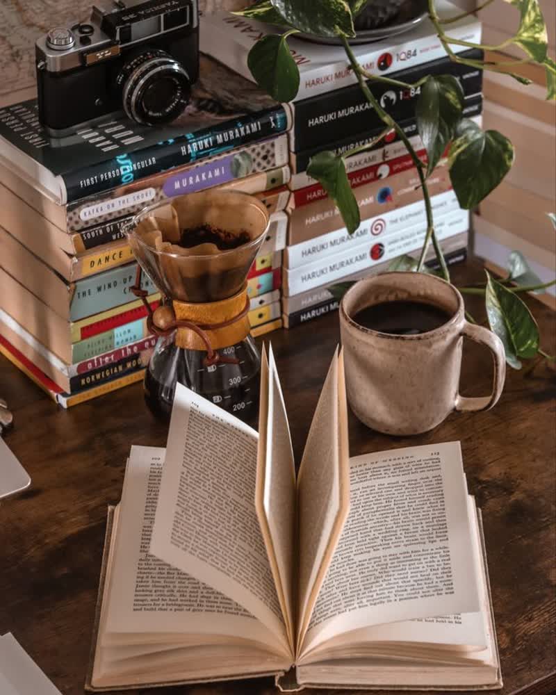 Me_DayByDay's tweet photo. All I need is hot coffee and a good book https://t.co/2QJj8hj1oc