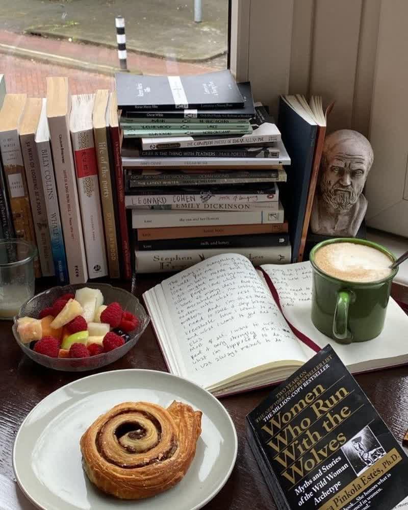 Me_DayByDay's tweet photo. All I need is hot coffee and a good book https://t.co/2QJj8hj1oc