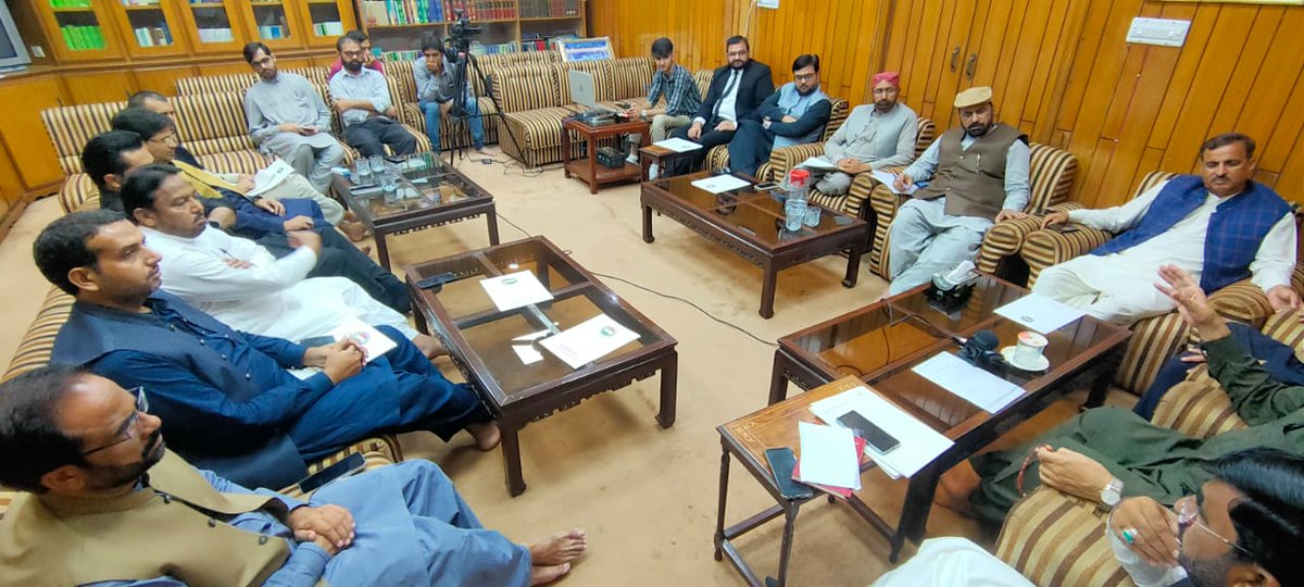 Sardaromarpat's tweet photo. سنڑل ایگزیکٹو کونسل پاکستان عوامی تحریک کااجلاس
سی ای سی کے ممبران نے پاکستان عوامی تحریک کی تنظیمی سازی کے عمل کو یونین کونسل لیول تک ماہ دسمبرتک مکمل کرناہے
آئیندہ انتخابی عمل میں اپنا بھرپور کردار ادا کرنا ہے مہنگائی نے غریب سے نوالہ تک چھین لیاہے
@DrHussainQadri https://t.co/F283WLivo2