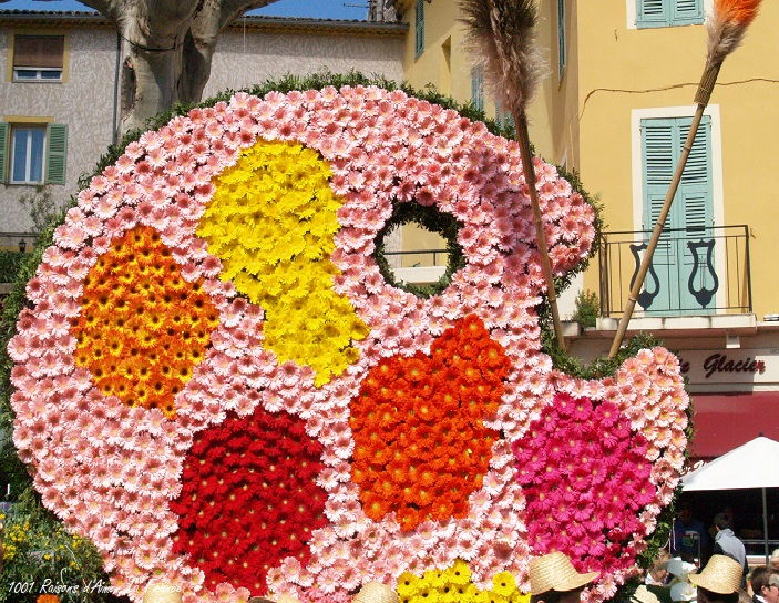 Raison 217-Pour les festivités de Pâques de Saint-Paul-de-Vence tournant autour des fleurs. Un environnement multicolore dans la ville, pour le corso fleuri et l'incroyable bataille de fleurs #MagnifiqueFrance #FranceMagique #CRTCotedAzur #Tourisme #CotedAzurFrance #CorsoFleuri