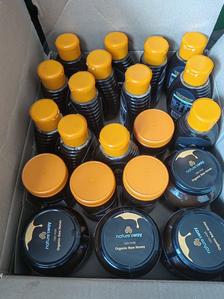 leeroy_tom's tweet photo. #Lockdown selling some organic multiflora raw honey, I have 700g jars and 500g jars and squeeze bottles. If interested and you stay around Midrand, Centurion, Sandton, PTA and Rosebank dm me. https://t.co/wZeMTE7P8P