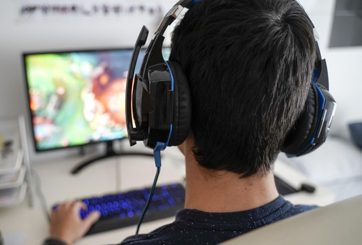 engadgetgaming's tweet photo. Terraria developer Re-Logic is giving $100,000 to two open-source game engines amid Unity debacle https://t.co/hO0bOHm9qE https://t.co/HMgLwBOr1S