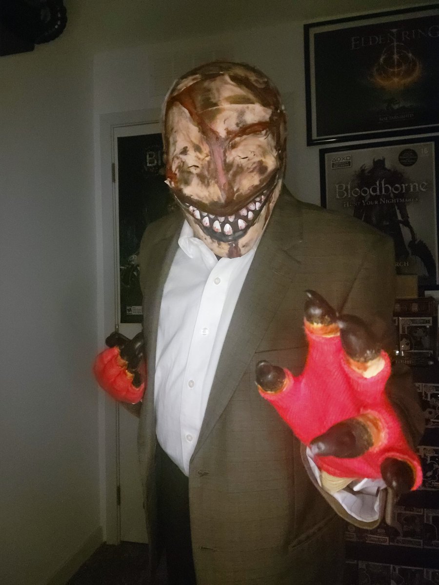 SeananigansArt's tweet image. "If you yourself cannot release,
Then it will come to take a piece"
.
.
Drawing of me in my new Looksee cosplay!
.
.
#thelooksee #cryptv #horror #shortfilms #horrorstory #thelookseemonster #spooky #scary #halloween #halloweenartwork #halloweenart #artist