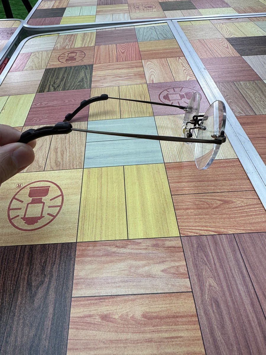 横尾さんが！！

昨日の夜９時くらいに浅草の辺りでメガネを失くしたらしい！！

これの色違いらしいんだけど、見つけた人いるー？？笑