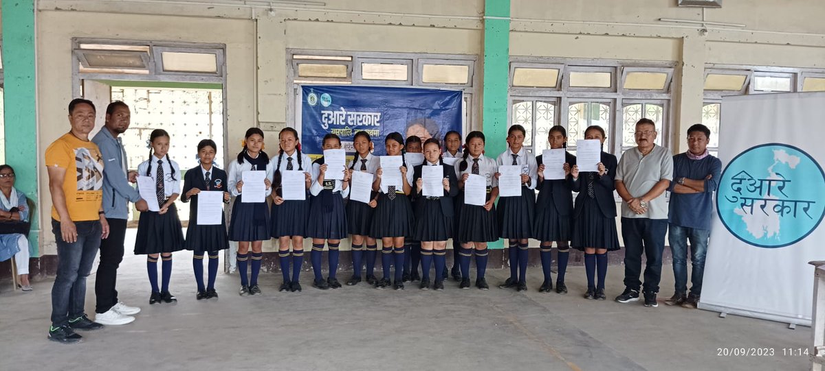 Service Delivery to students for enrollment in Kanyashree Scheme at Bhutia Board Community Hall, Lamahatta GP, Rangliot Block, Darjeeling. 
#Duare sarkar 
#Egiye Bangla