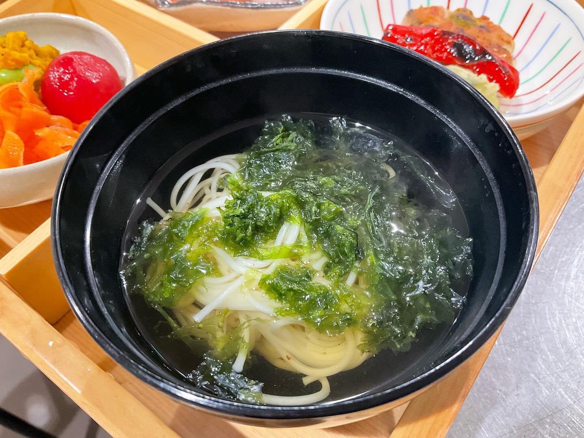 朝ごはんは、ゆっくりお部屋でお召し上がりください。

#宿の朝ごはん 
#お部屋で朝ごはん 
#旅館松前