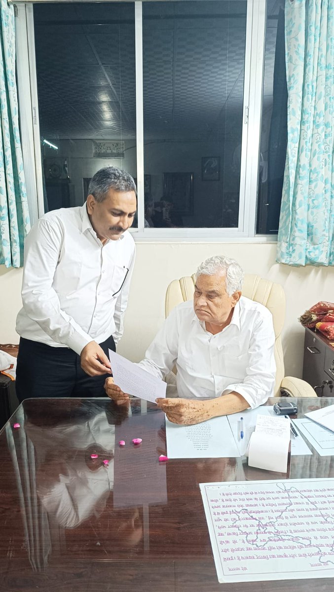 DrTnsharma's tweet photo. माननीय सांसद @DrKirodilalBJP जी को अनुदेशकों की तरफ से ज्ञापन सौंपा और उनकी समस्याओं को समझाया l
उन्होंने वादा किया कि इस बारे में जो हो पाया करेंगे और सरकार आने पर मांगो को पूरा किया जाएगा https://t.co/VtGrjBBxQX