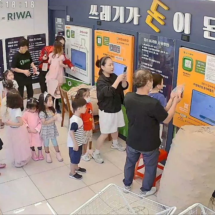 the_eriwa's tweet photo. Jungnang branch
Following the other point At Jungnang branch There was a field trip for kindergarten children to experience the environment  (PET recycling room) is the perfect place to provide environmental education I think it's going to be like a museum tour for kids https://t.co/GLlX8gvq55