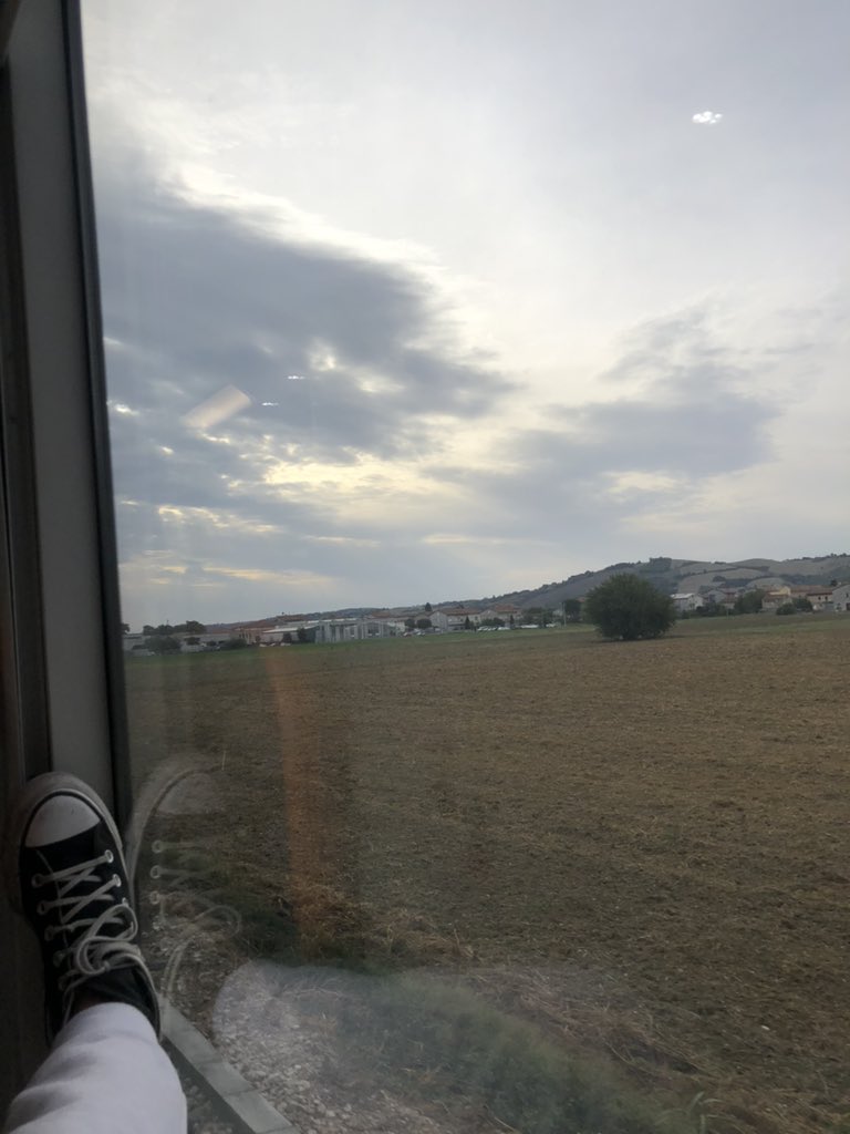 valle_dearanda's tweet photo. Me estoy enamorando de los viajes en tren https://t.co/0cTwe0jcDq