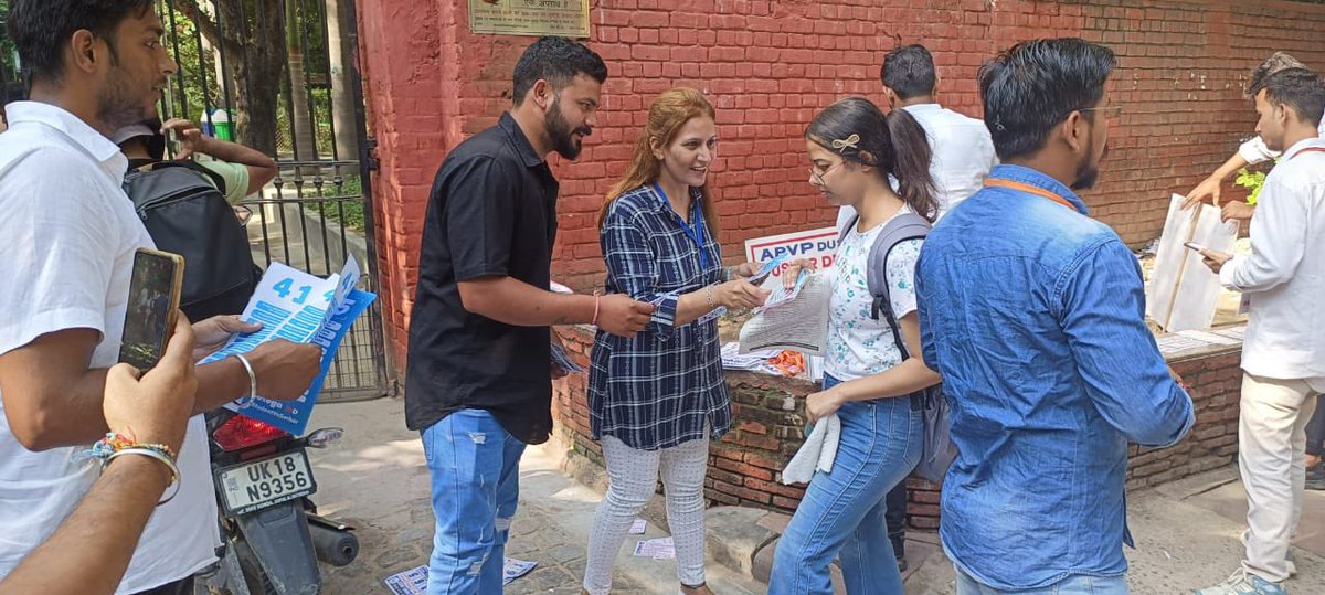 GeetSethiS's tweet photo. In this election, let's make history together.
Vote for NSUI with 4165 and write a new chapter for Delhi University
#StudentVsSarkar @NSUIDelhi
@nsui @INCIndia #Vote4NSUI https://t.co/k4IwhzeBco