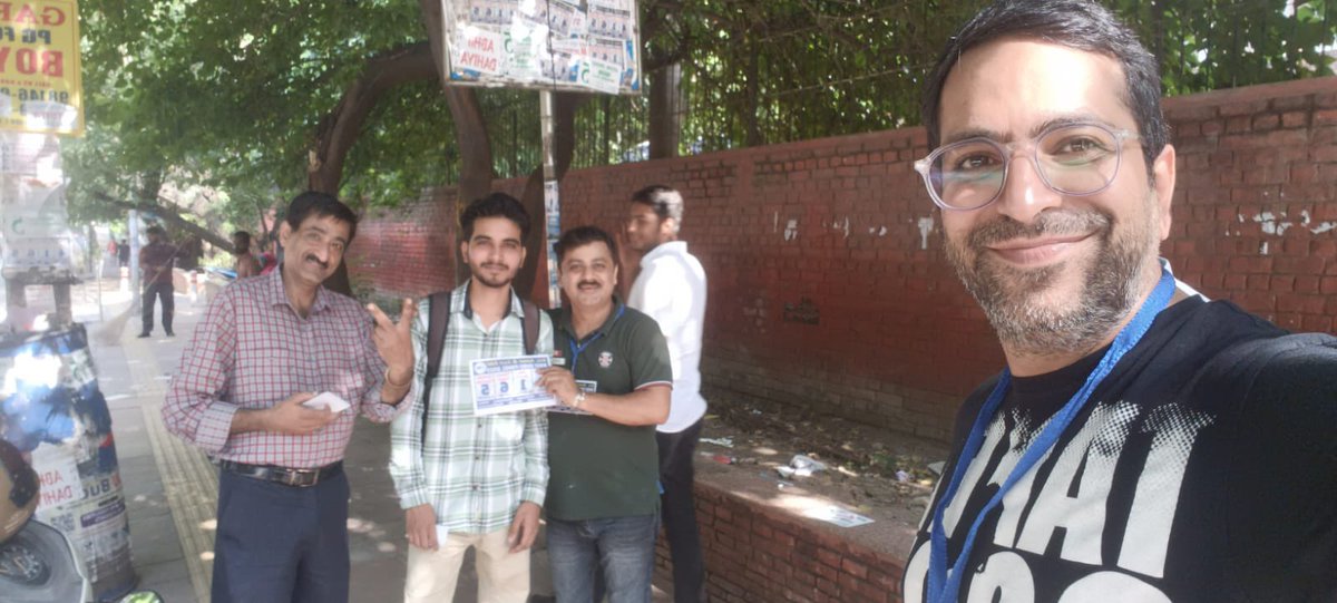 GeetSethiS's tweet photo. In this election, let's make history together.
Vote for NSUI with 4165 and write a new chapter for Delhi University
#StudentVsSarkar @NSUIDelhi
@nsui @INCIndia #Vote4NSUI https://t.co/k4IwhzeBco